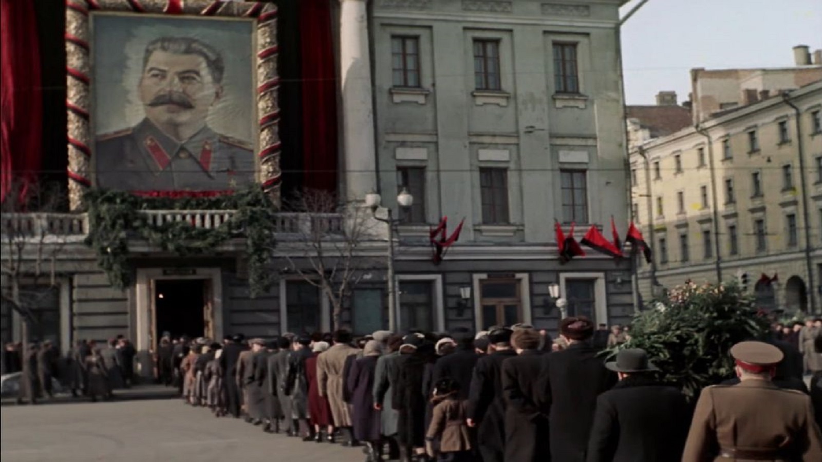 ستالين في "جنازته".. قدّاس للسفّاح يتبعه قدّاس للضحايا