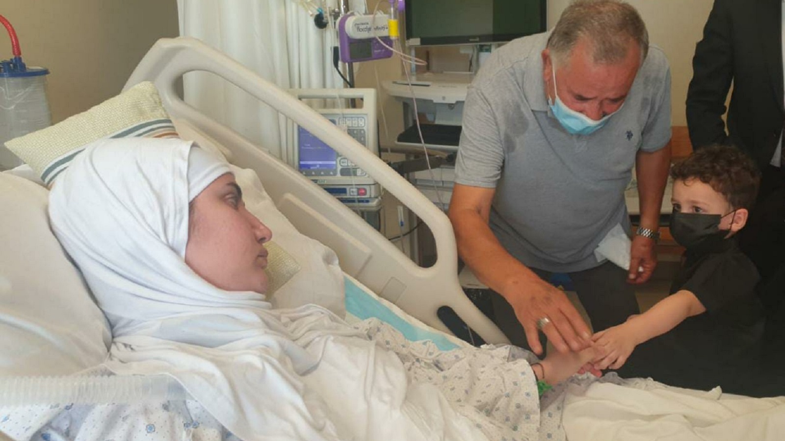 بعد عامين..اللقاء الأول بين ليليان شعيتو وابنها في المستشفى