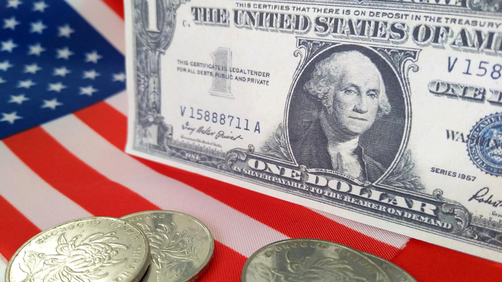 "موديز": الدولار سيبقى العملة العالميّة المهيمنة