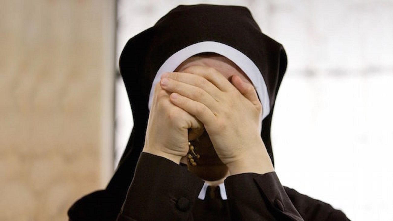 وثائقي فرنسي يكشف فضائح اغتصاب الكهنة للراهبات