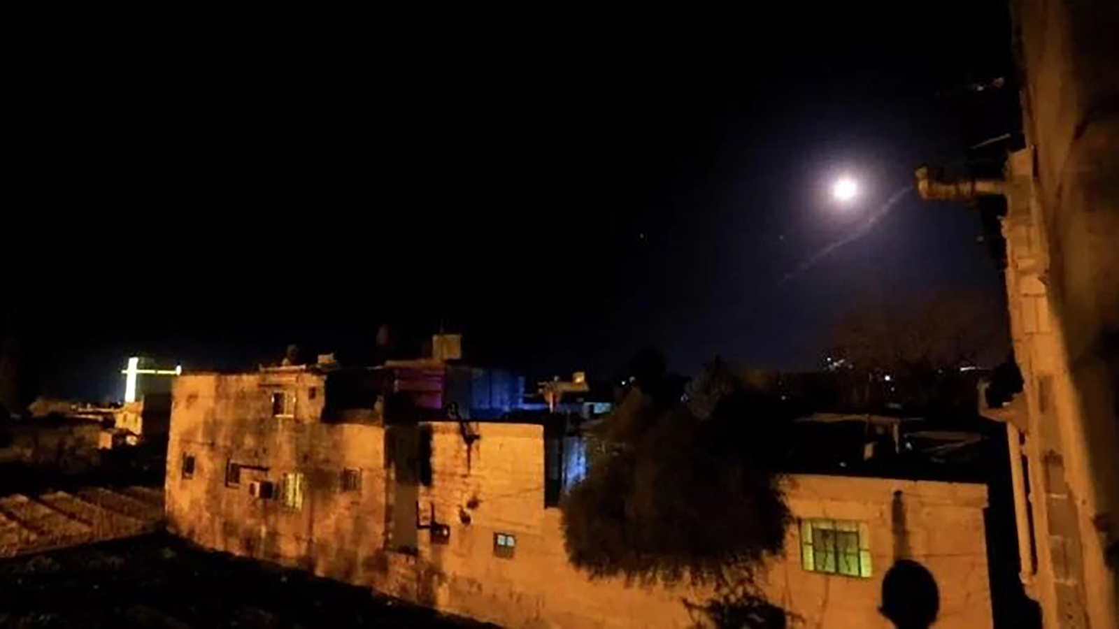 دمشق:قصف إسرائيلي يستهدف معسكراً لحركة النجباء العراقية