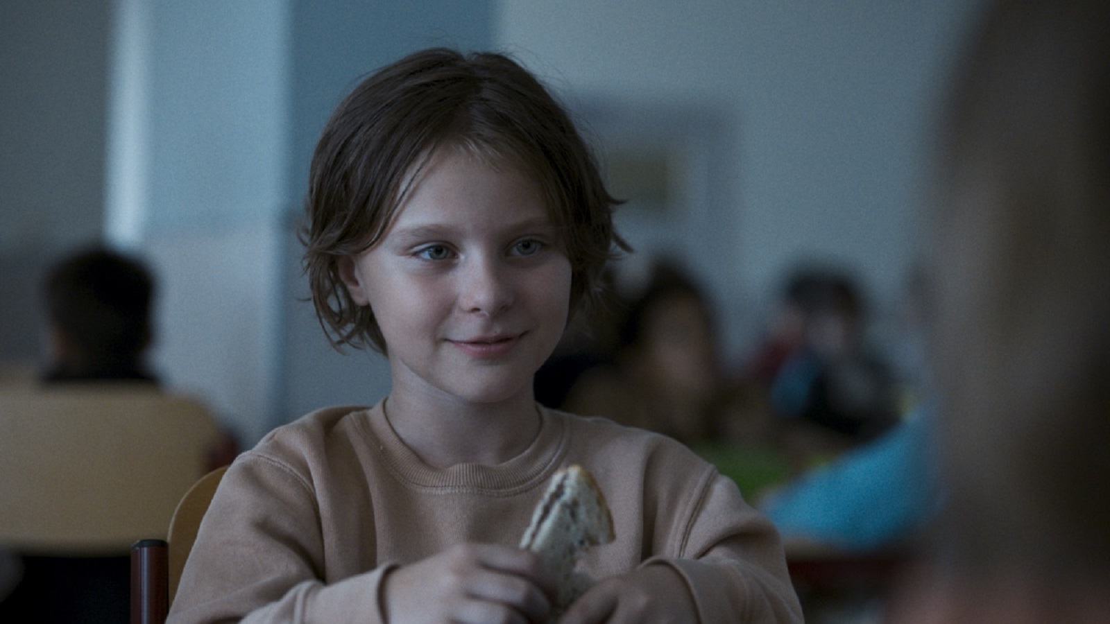 تقدّم الصغيرة مايا فاندربيكي أداء رائعاً في فيلم "عالم"