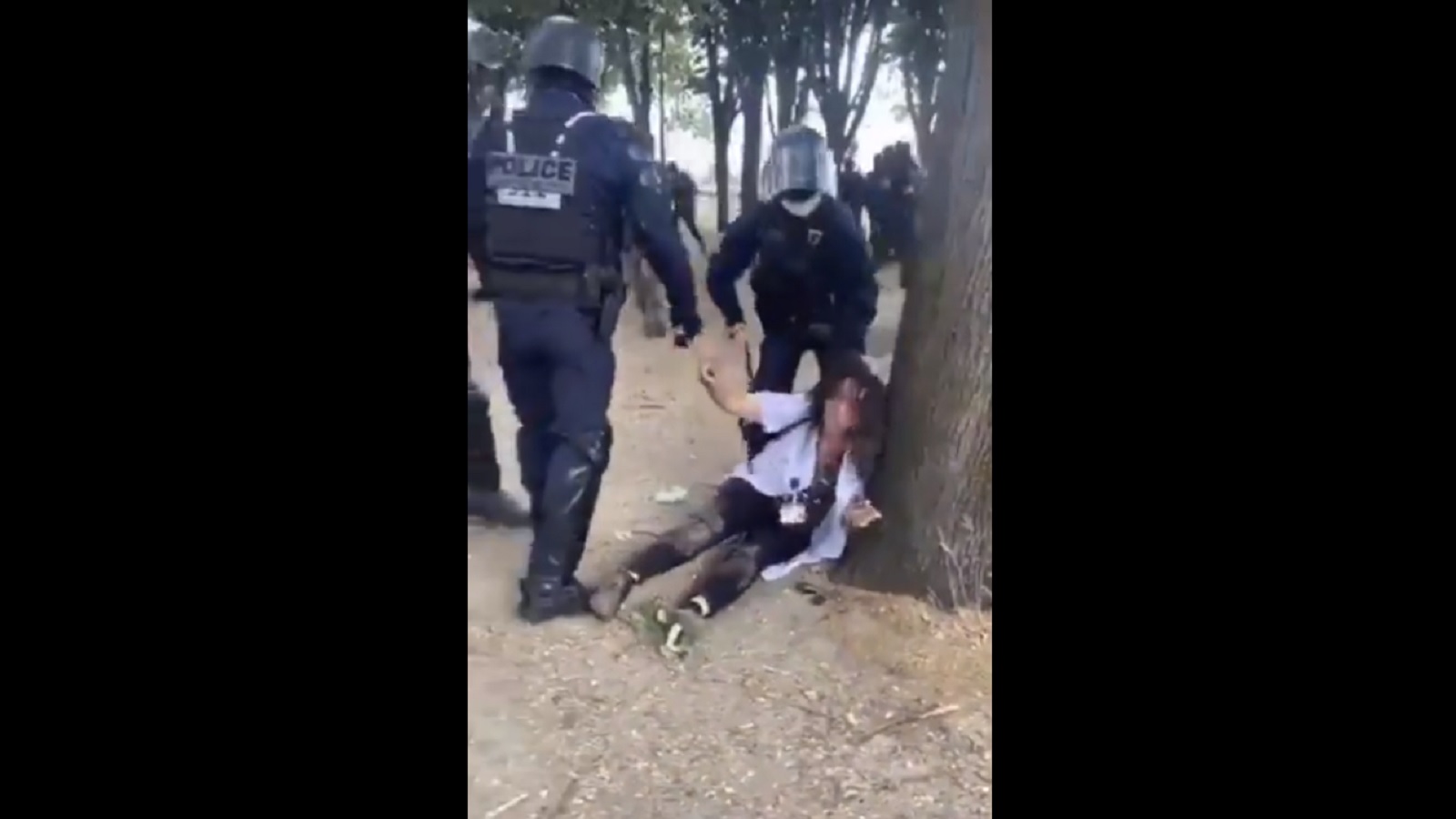 بعد "فلويد الفرنسي".. الشرطة في مأزق جديد: تعنيف ممرضة!