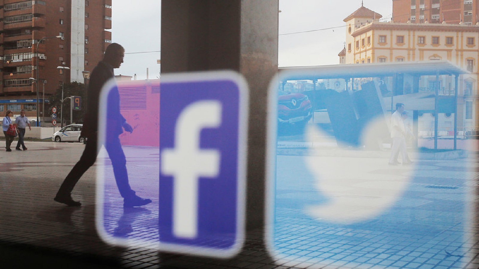 "فايسبوك" و"تويتر" مُعاقبان: امتنعا عن تخزين بيانات الروس