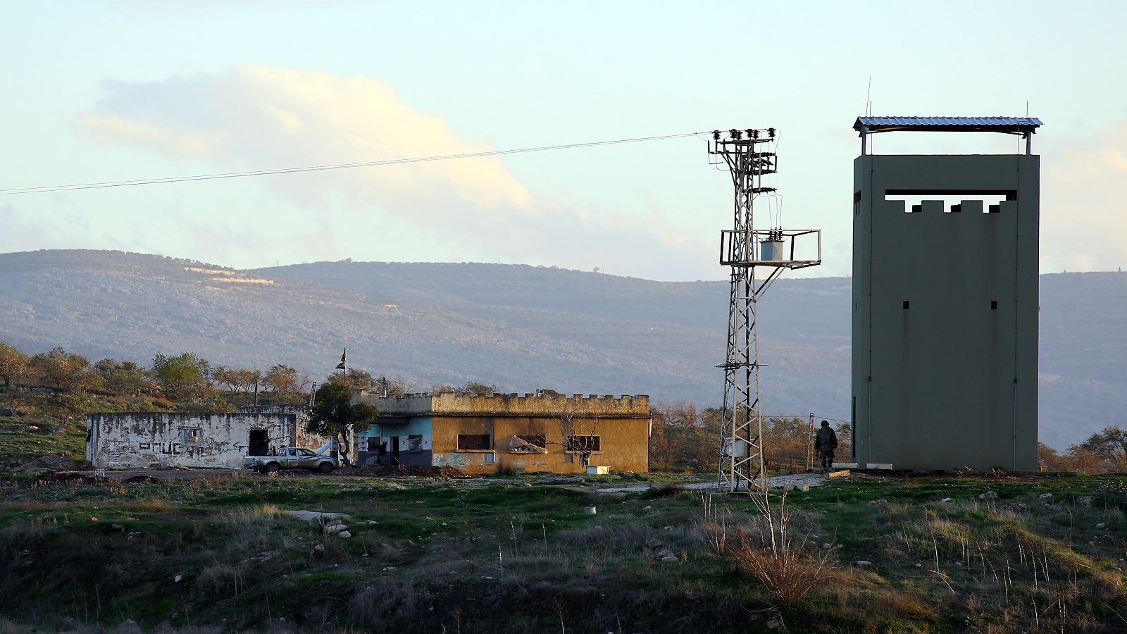 "تحرير الشام" تضيف الكهرباء إلى قائمة احتكاراتها في إدلب
