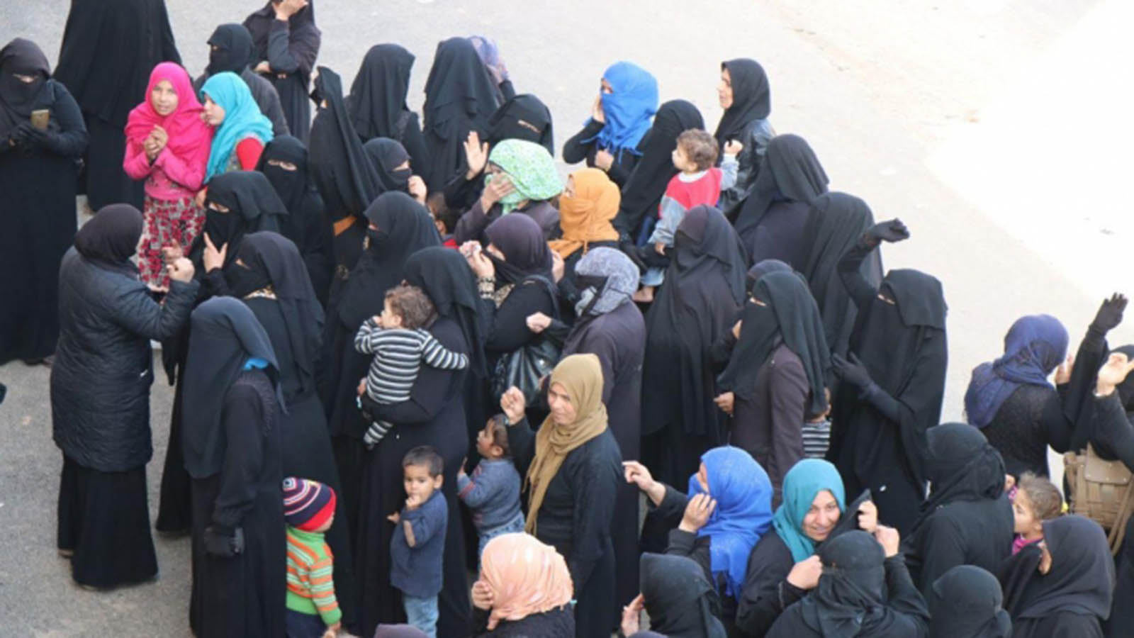 أرامل مخيمي عائشة والإيمان يتظاهرن ضد"حكومة الانقاذ"؟