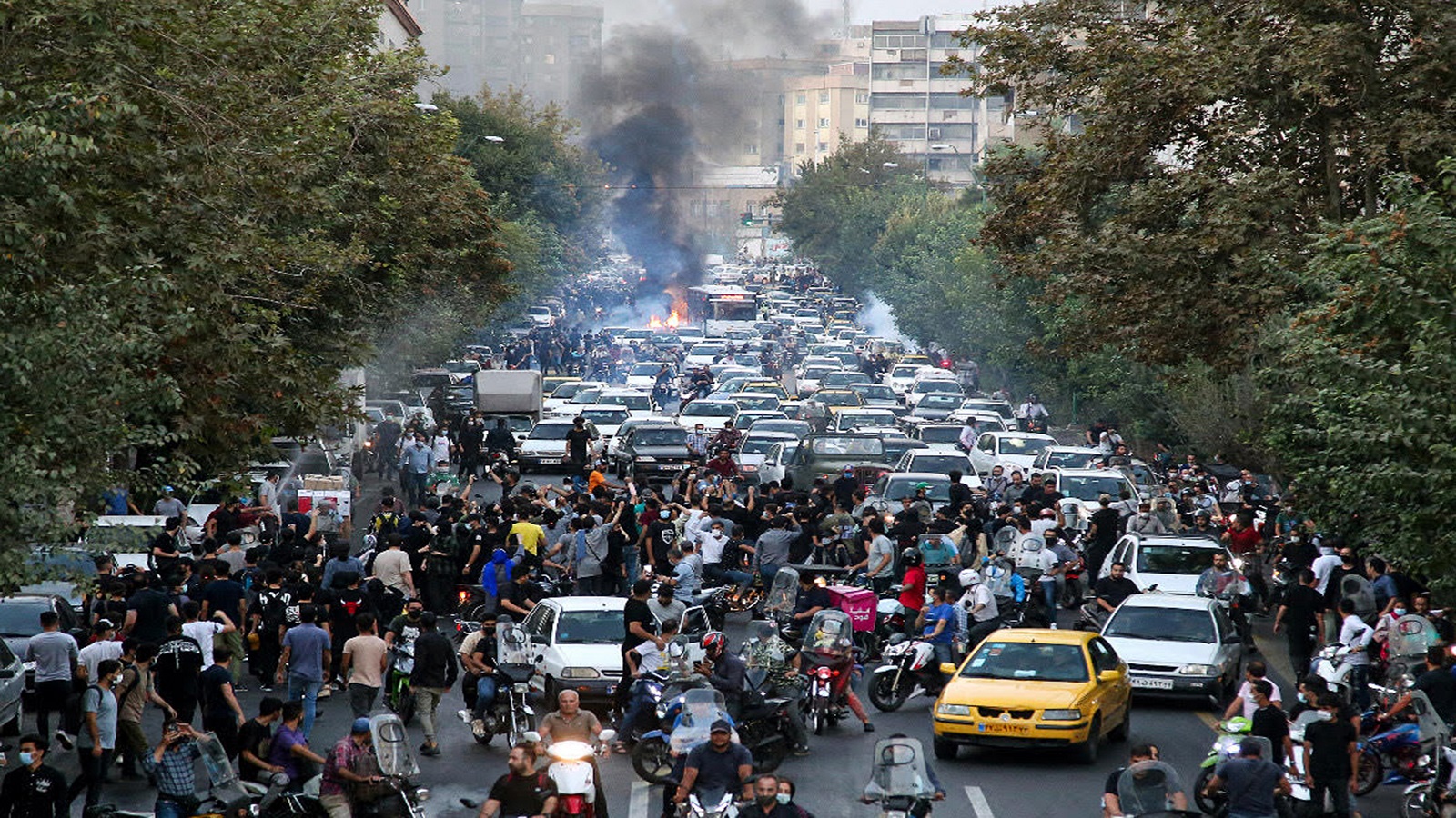 احتجاجات إيران:جرس إنذار  للنظام..قد يؤدي الى اصلاحات