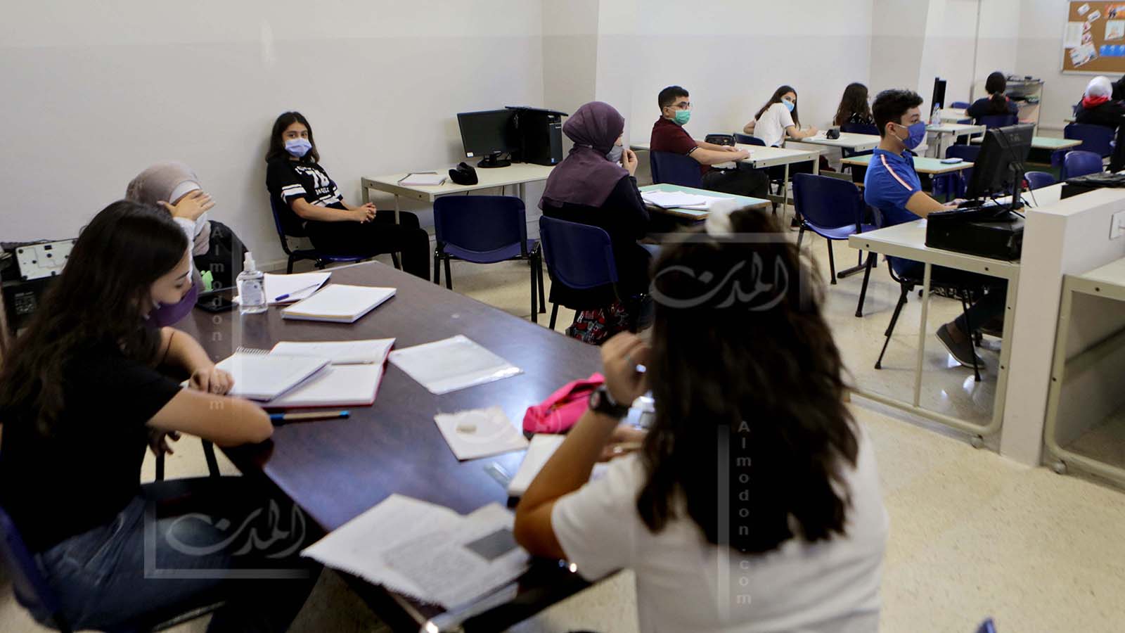 "صوملة" لبنان:صفوف الشهادة بعد الأعياد والامتحانات الرسمية للأغنياء