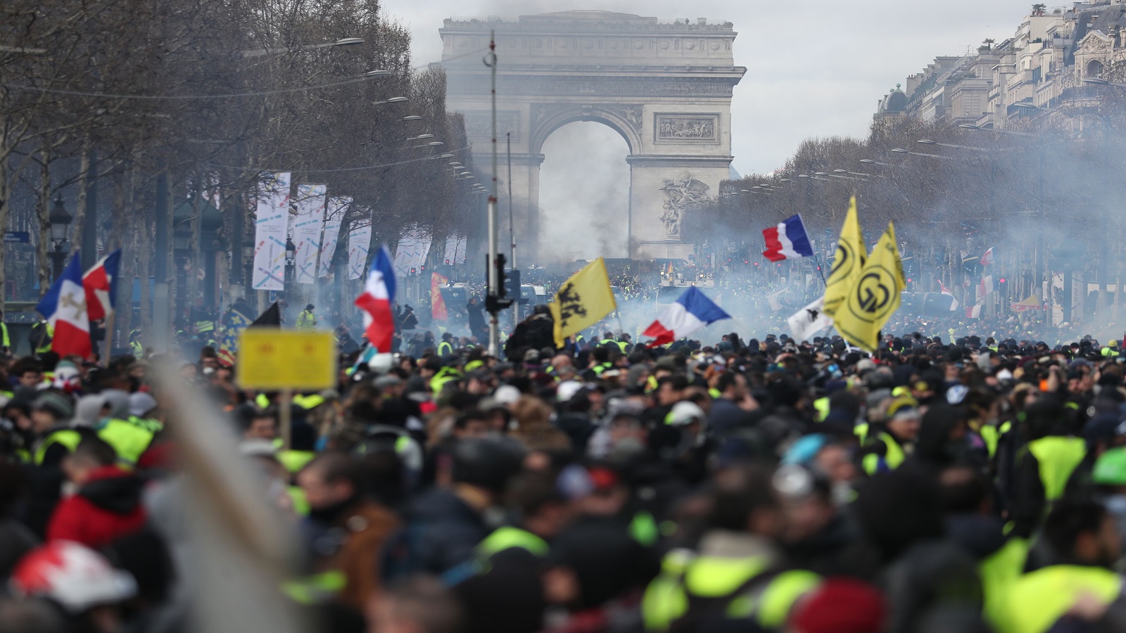 السترات الصفراء تستعيد زخمها في باريس.. بالعنف