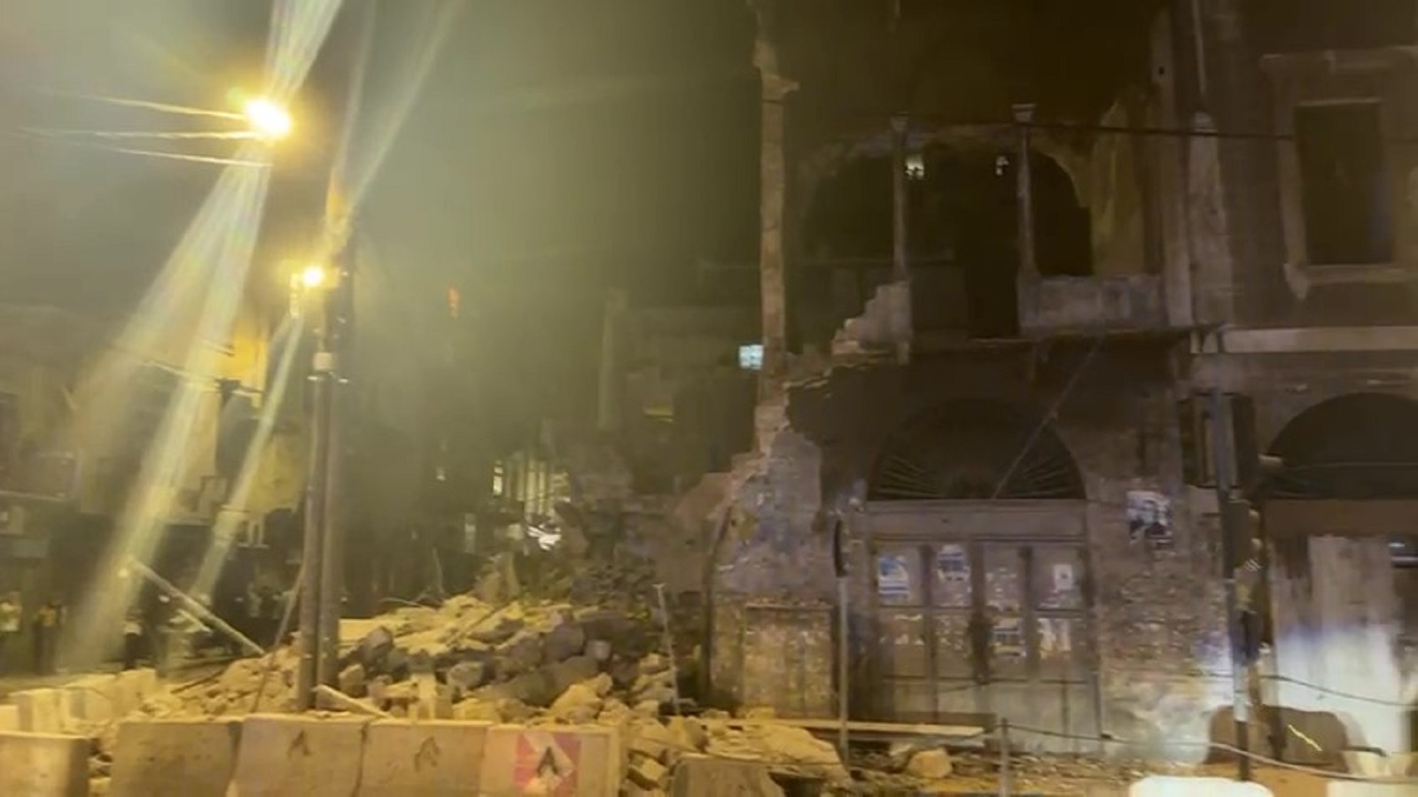 انهيار مبنى غير مأهول في طرابلس