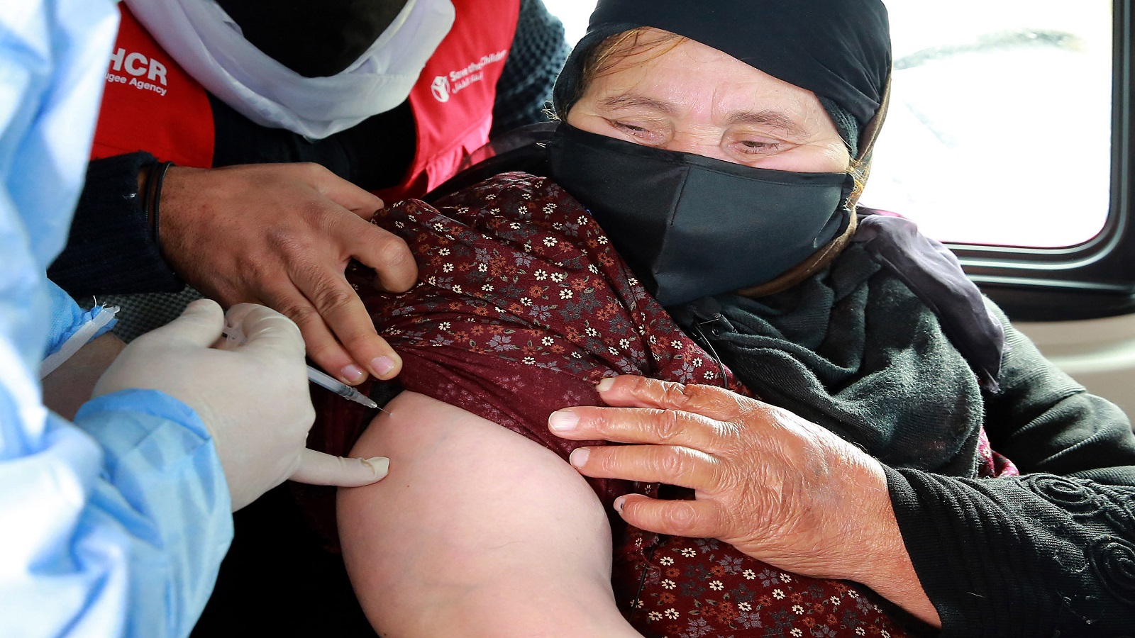 ..وجاء الردّ على العونيين: الصليب الأحمر الدولي و#اللقاح_للجميع