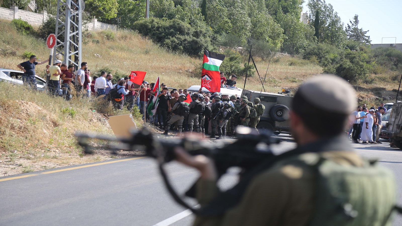إسرائيل تحمي "سُمعة جيشها": السجن لمن يصوّر الجنود!