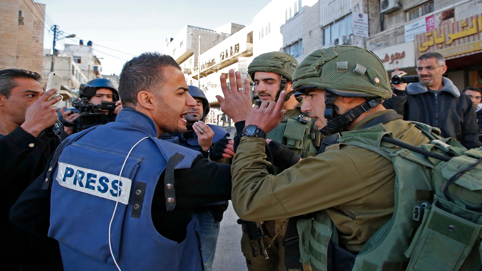 عنصرية اسرائيلية وتقاعس عربي: 500 صحافي فلسطيني بلا عمل