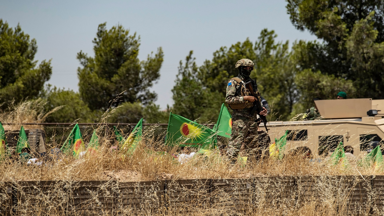 قسد تطرد زعيم الكردستاني من سوريا: إنقلاب أم مناورة؟