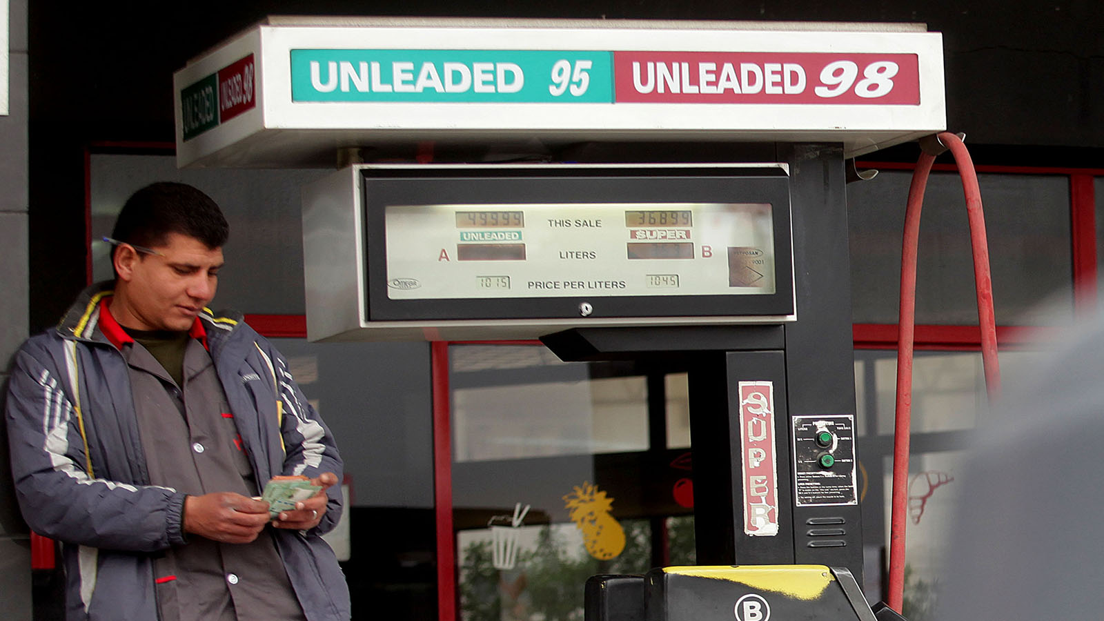 مناقصة البنزين: شركتان لمستفيد واحد مدعوم عونياً؟