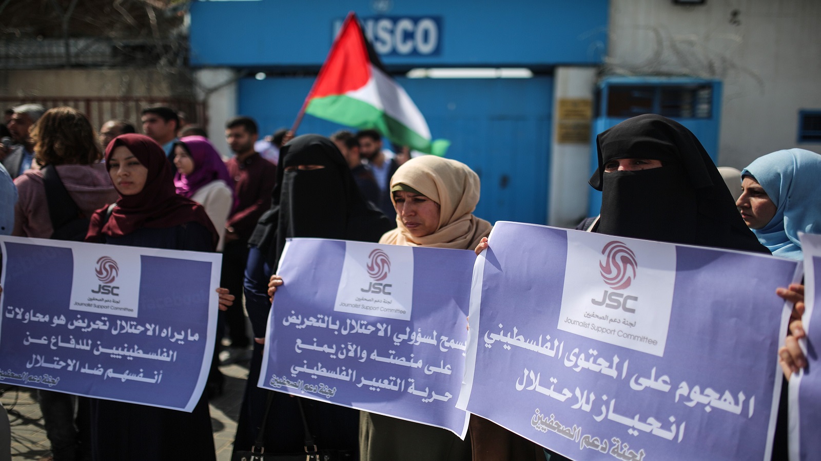 مواقع التواصل تحاصر المحتوى الفلسطيني: 50 انتهاكاً خلال شهرين