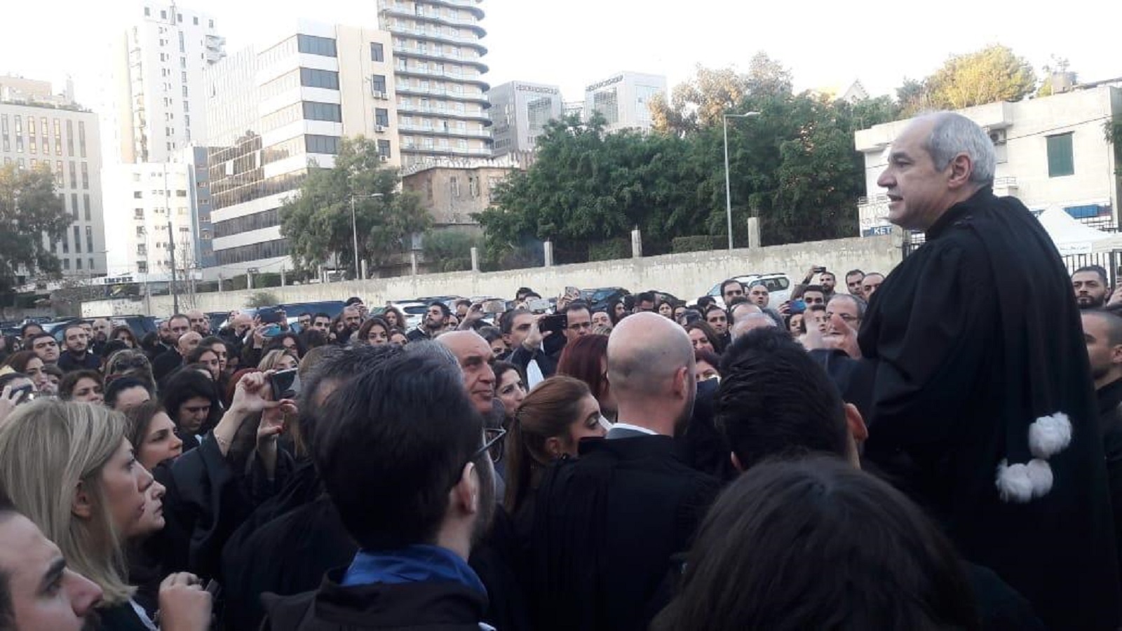 مئات المحامين يجولون على السجون اللبنانية