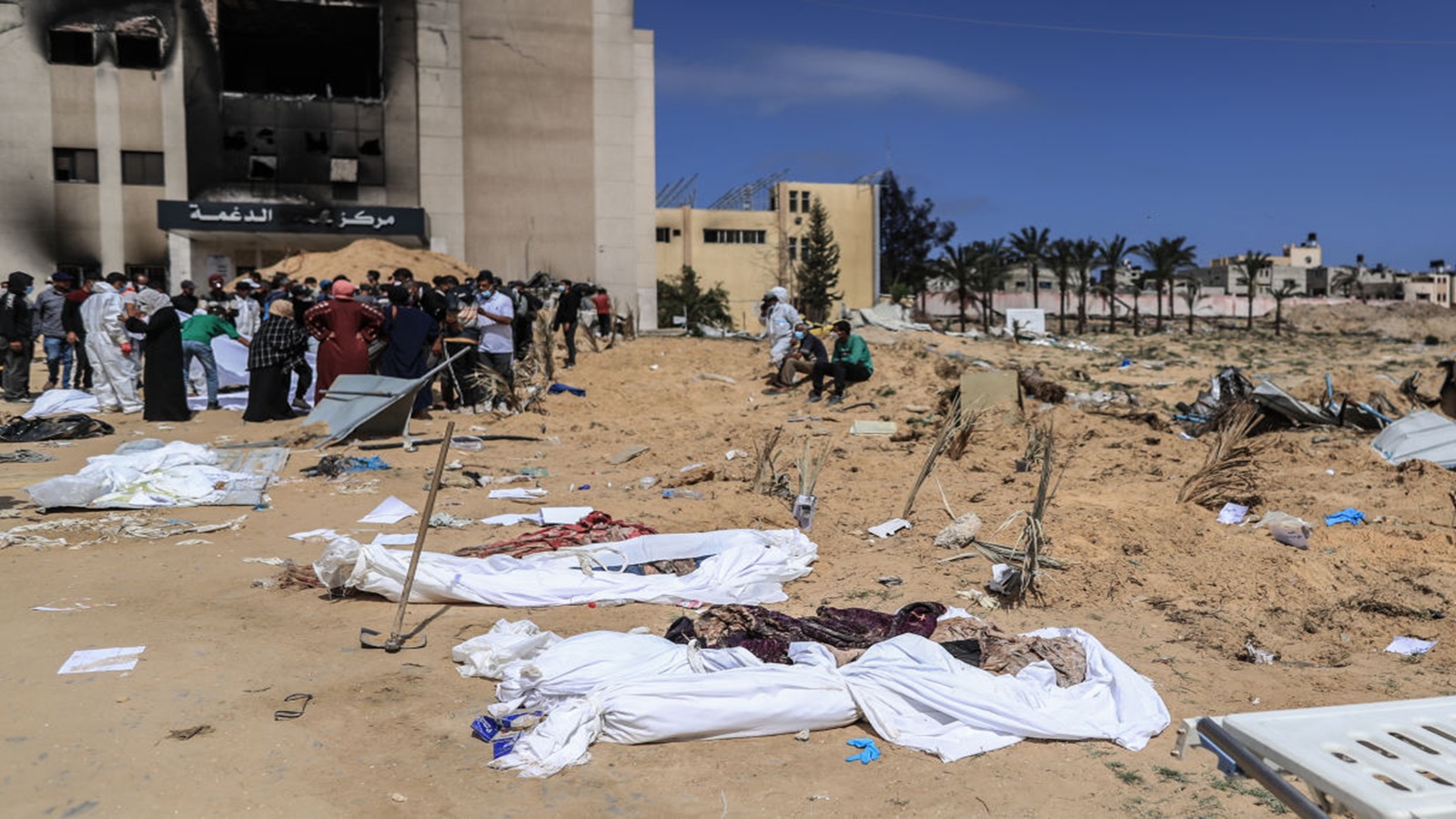 غزة:استخراج 200 جثة من مستشفى ناصر..والاحتلال دمّر القطاع الصحي